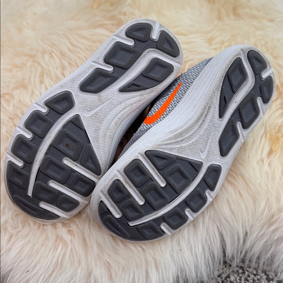 Nike Shoes - Picture 6 of 6